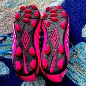 Soccer cleats size 1 excellent condition